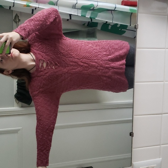 *Sold* Dark Pink Sweater - Picture 4 of 11